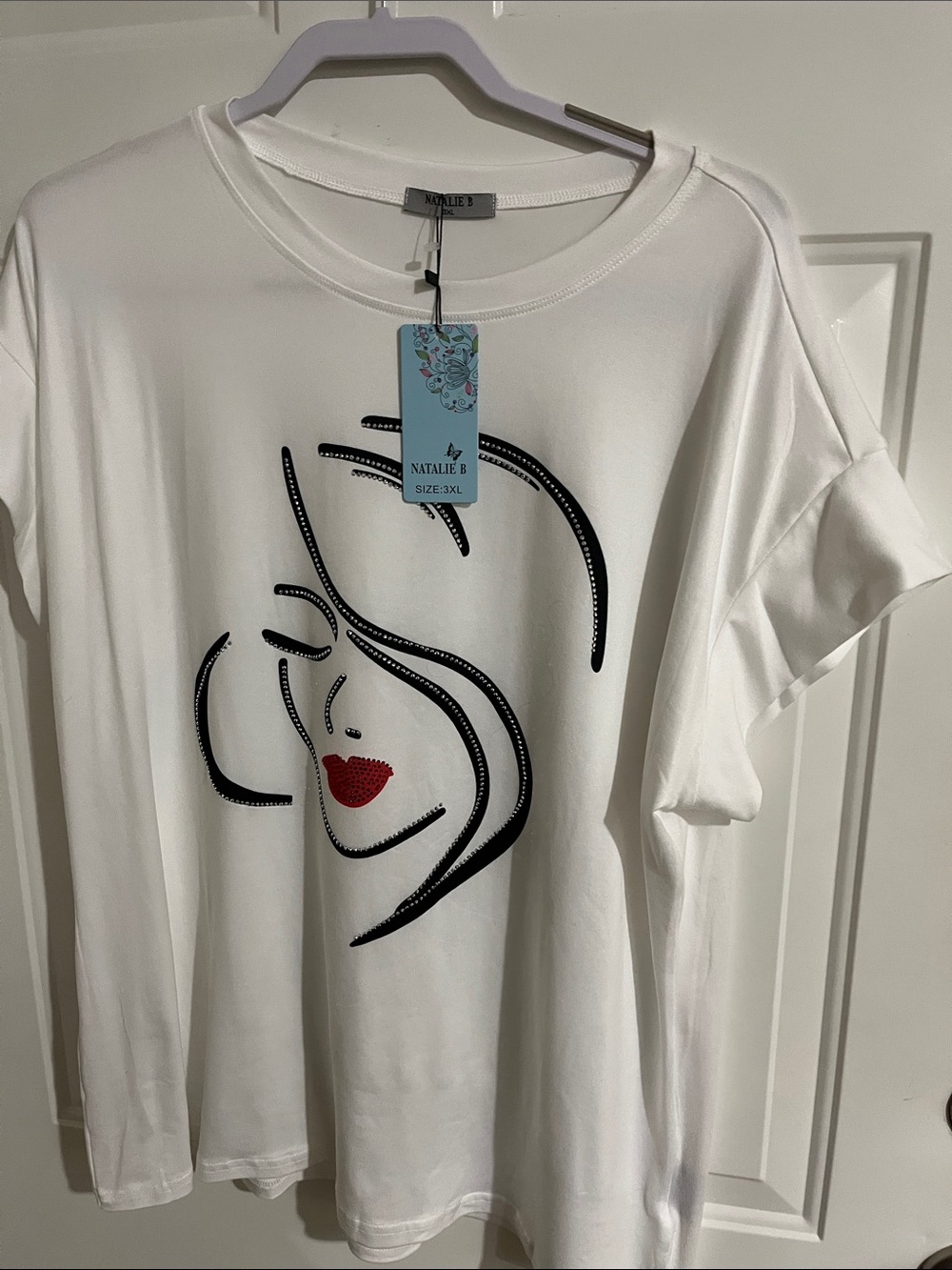 White Short -Sleeve Graphic Tee with Red Lip Detail
